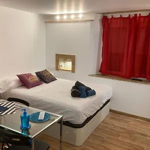 Malagueña Salerosa - Casa Mata De 1 A 4 Con Terraza O Patio Propio Apartamento